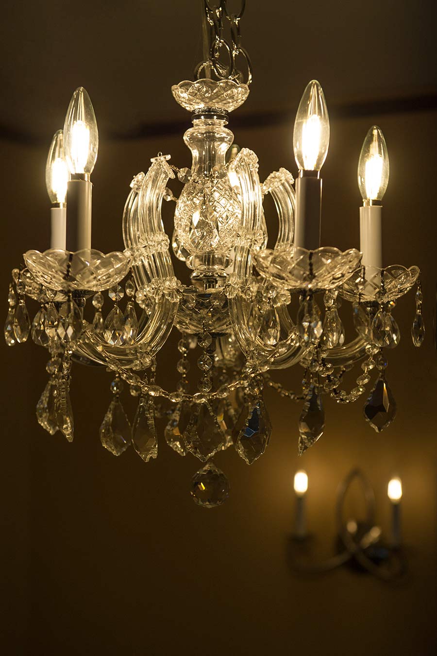 Full Size of Watt Led Candelabra Bulbs Medium Basedelier 100wdeliers For 60w Daylight Light Lighting In Chandelier Bulb 25w Sale Miami Natural Costco Wholesale Ebay Aquarium